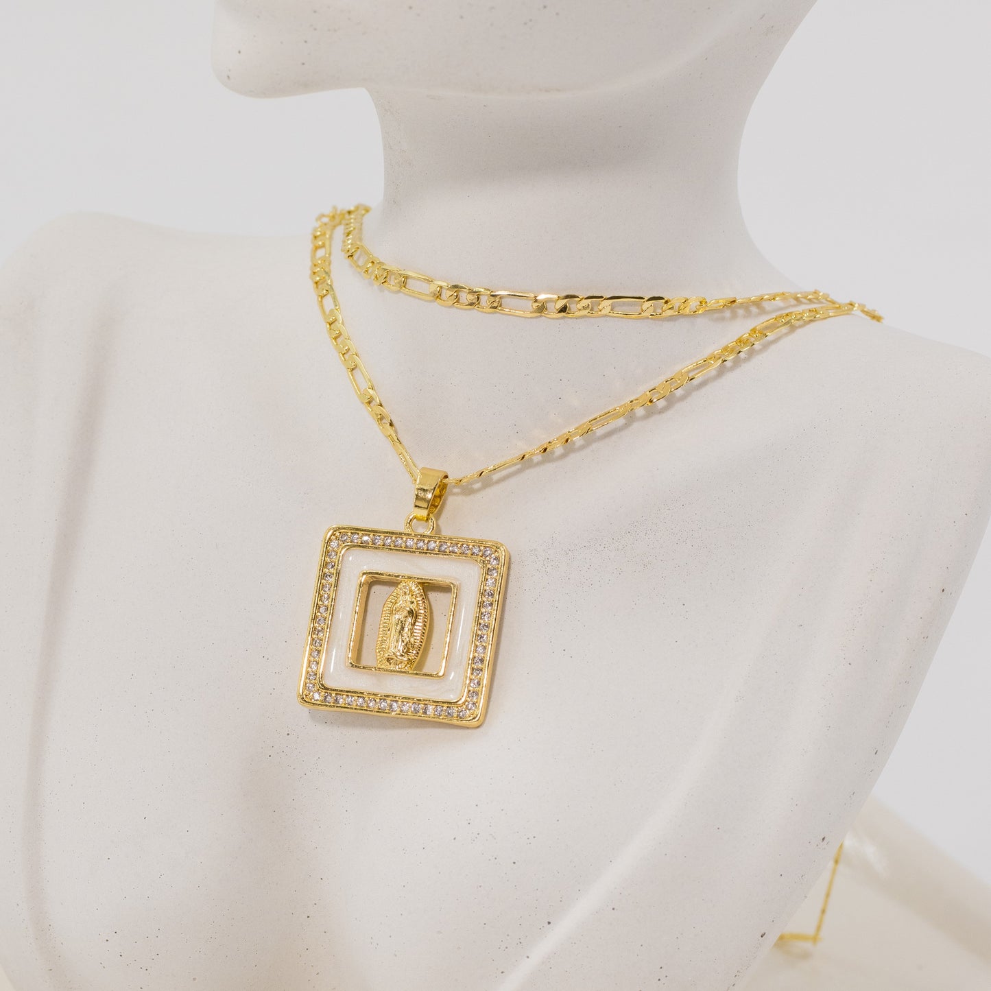 Collar rodio medallita enmarcadaAmulí