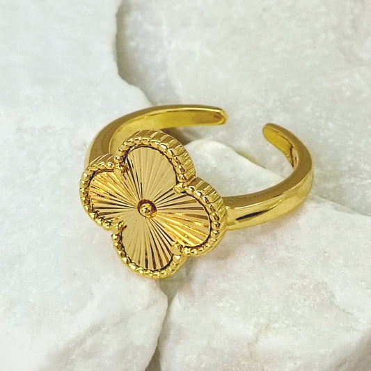 Anillo van cleef dorado