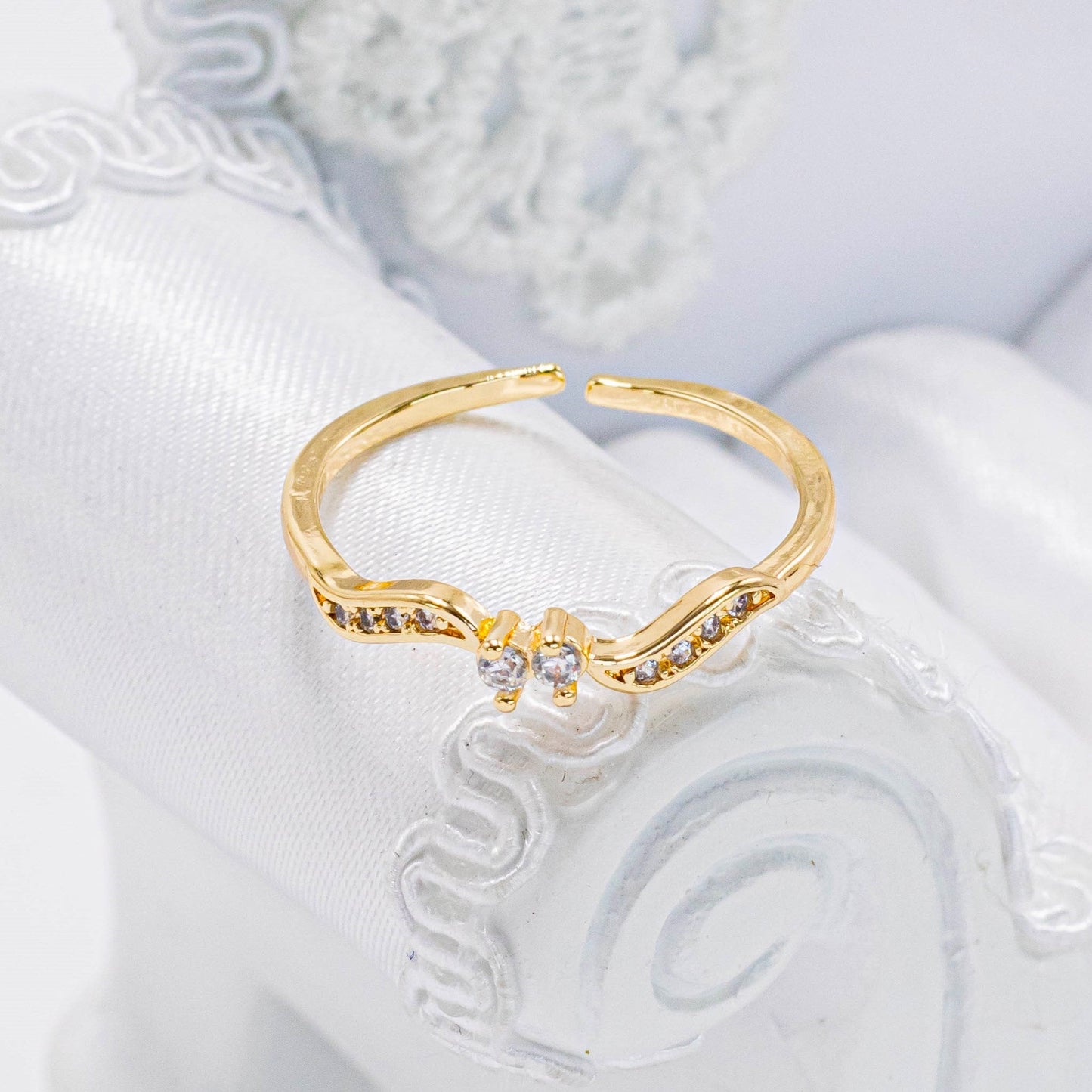 Anillo dos zircones