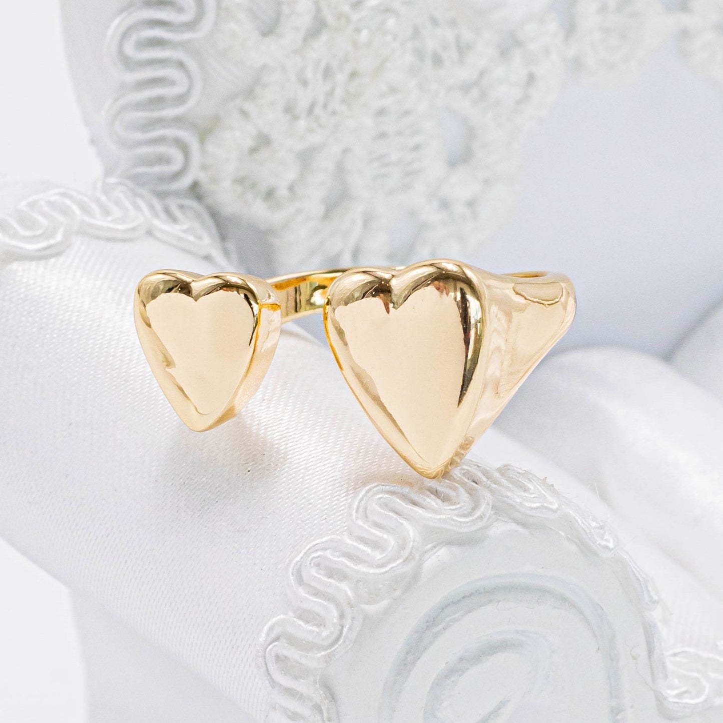 Anillo liso dos corazones