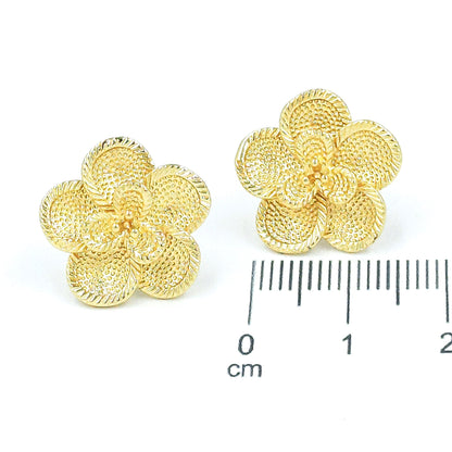 Arete flor martillada
