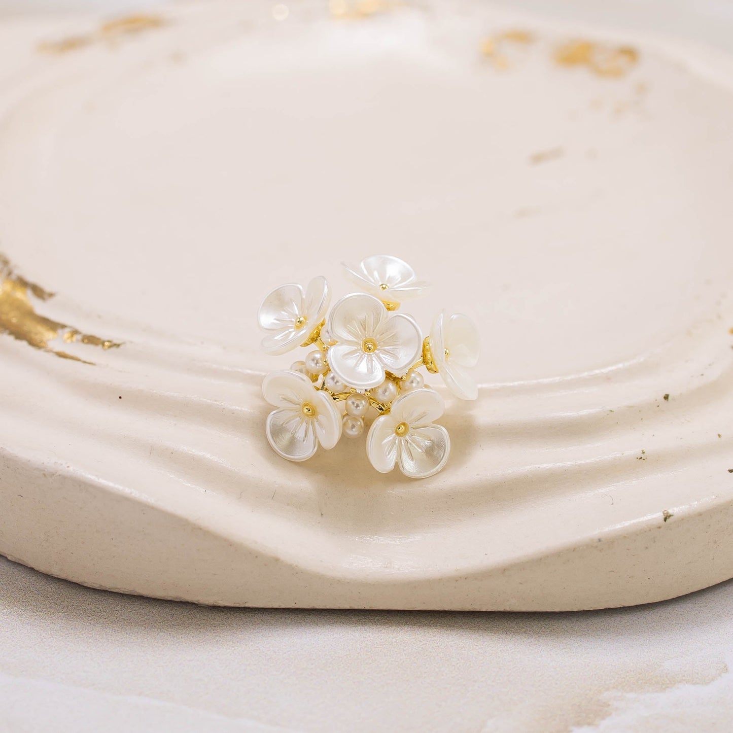 Broche ramo de perlas