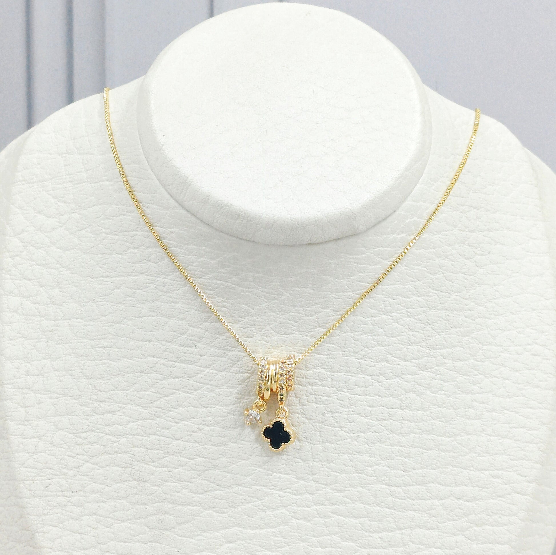 Rodio collar van cleef zafiro Amulí