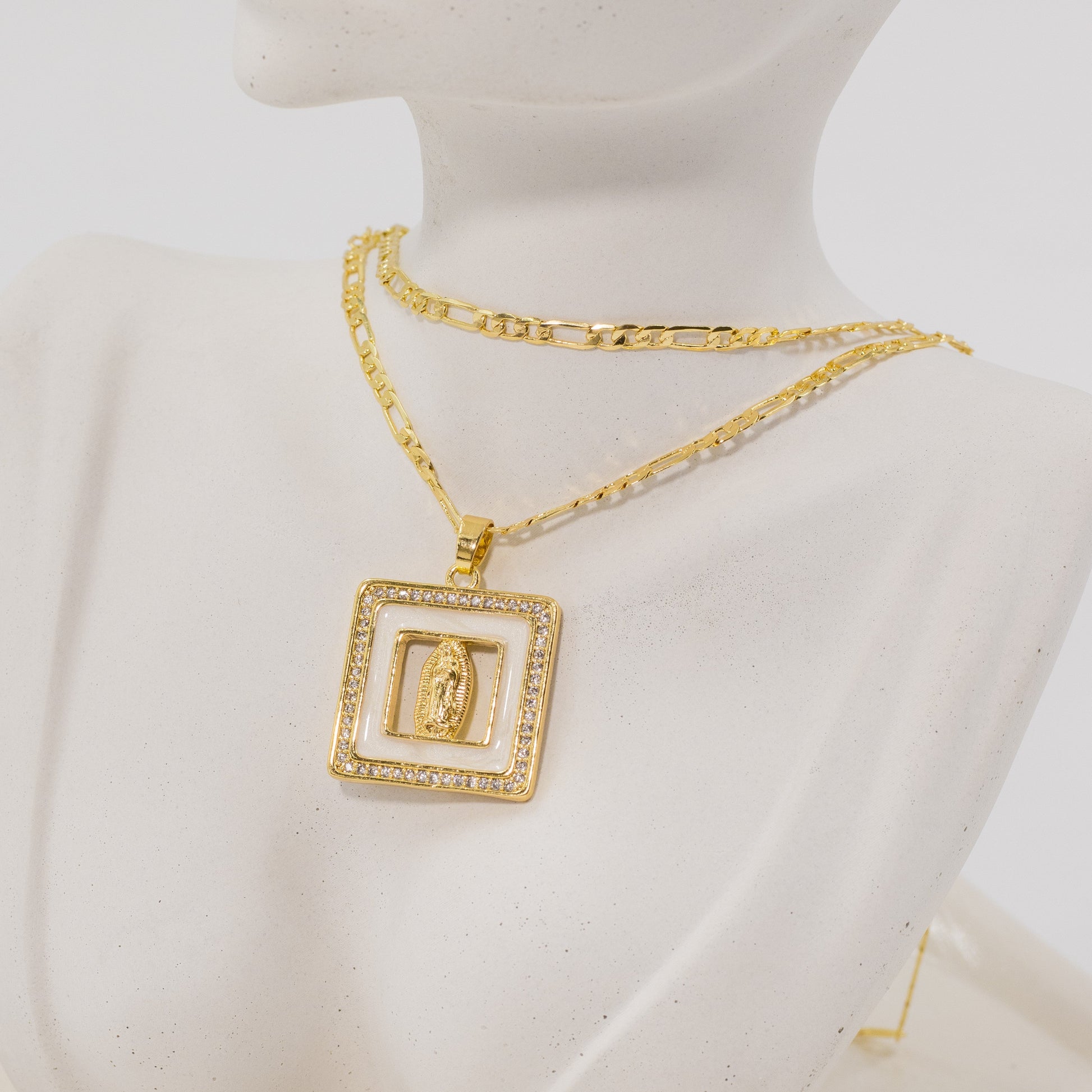 Collar rodio medallita enmarcadaAmulí