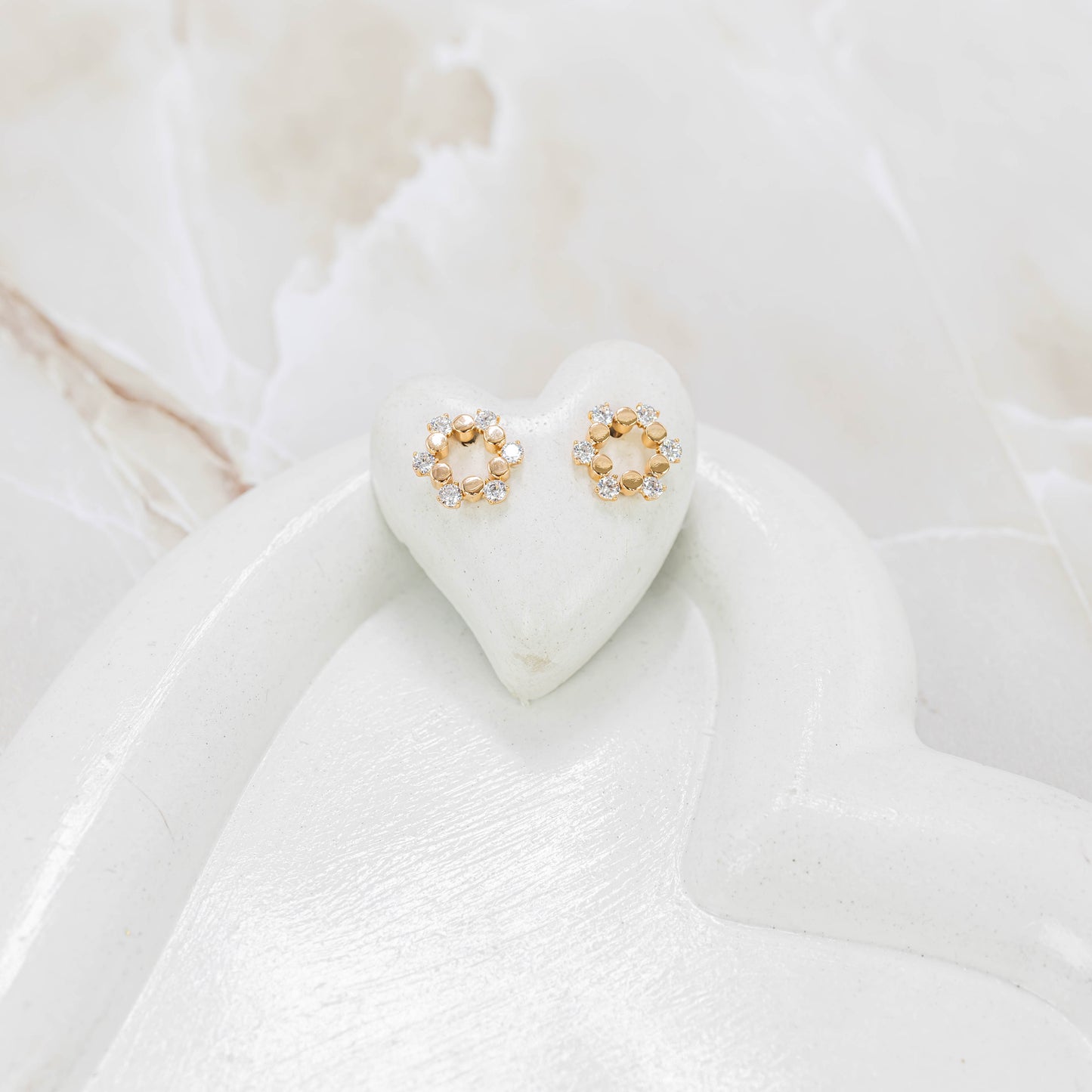 Topo círculo con zircones